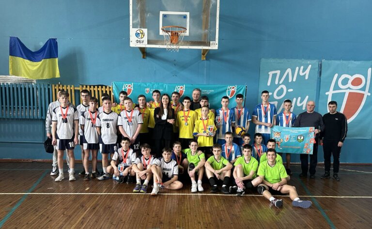 Днями у Житомирському районі відбулися волейбольні змагання серед хлопців 5-9 класів у межах ІІІ районного етапу Всеукраїнського проєкту «Пліч-о-пліч»