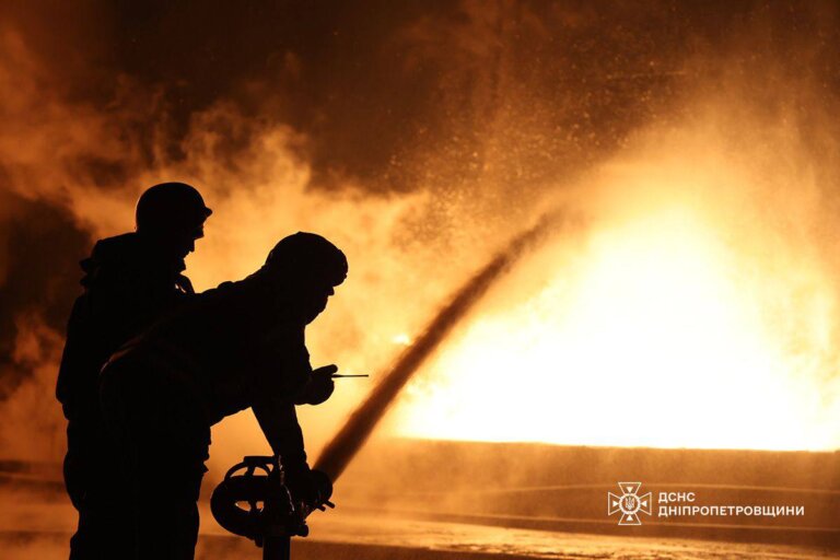 На Дніпропетровщині через ворожу атаку БпЛА виникли пожежі на двох підприємствах