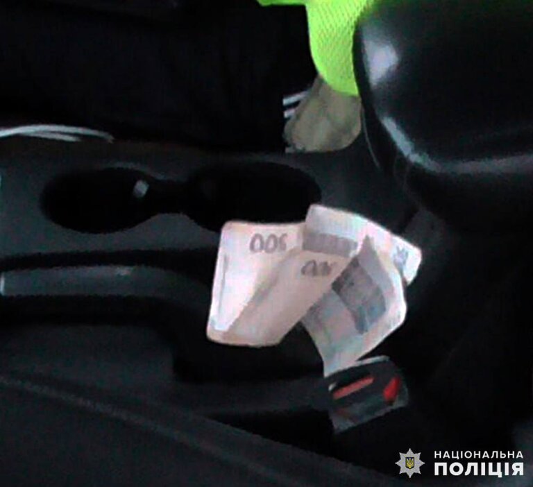 У Любарі нетверезий водій намагався хабарем відкупитися від відповідальності