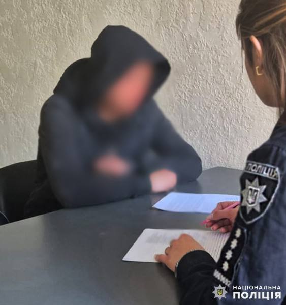 Вдерлися до оселі, катували та відібрали кошти: поліцейські повідомили про підозри у злочинах чотирьом жителям Житомирщини