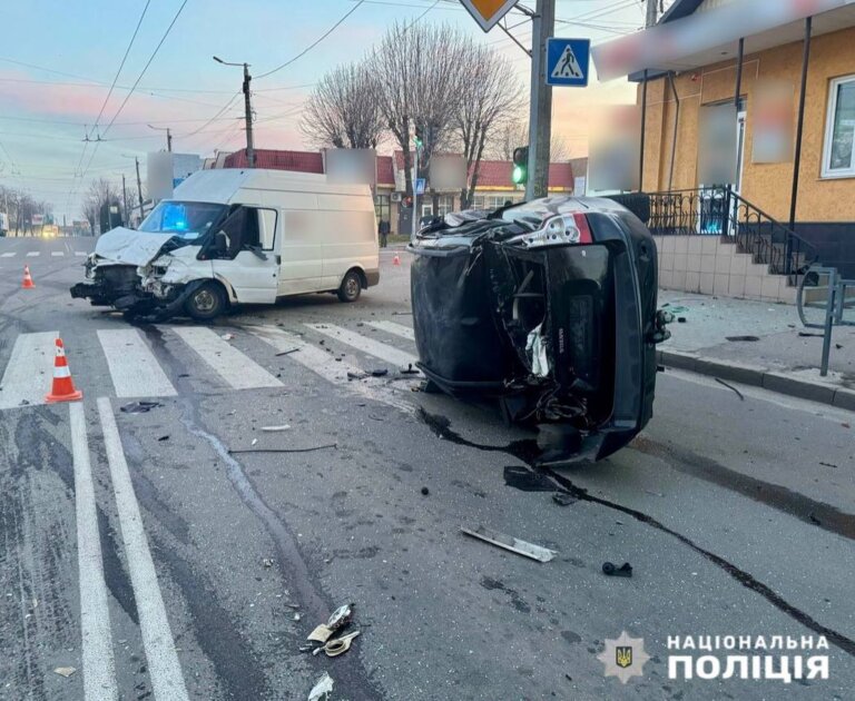 У Житомирі в ДТП травмовано керманича легковика: поліція встановлює обставини