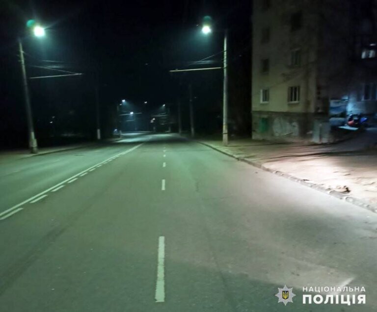 У Житомирі травми в ДТП отримали водій та пасажирка мопеда: поліція встановлює обставини