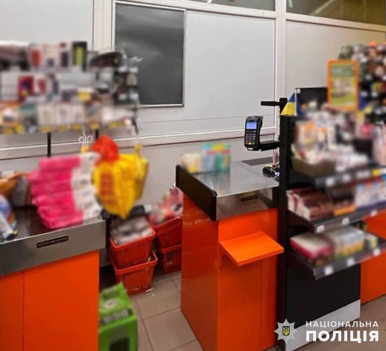У Житомирі поліція розслідує оборудки продавчині маркету: жінка привласнила понад 180 тисяч гривень
