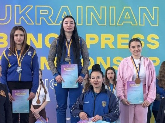 Єлизавета Свідерська із райцентру Житомирської області виборола золото на чемпіонаті України з класичного жиму лежачи