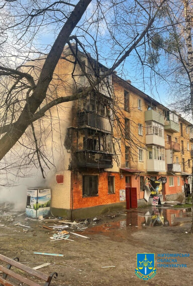 1 житель загинув та 6 постраждали внаслідок масованої атаки ворожих БпЛА на Житомирщині – розпочато розслідування