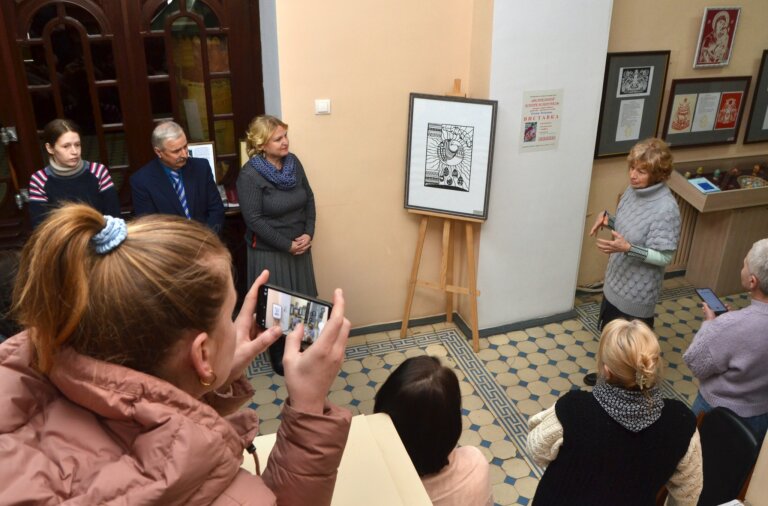 10 квітня відбулось відкриття авторської виставки Олени Рачкован «Великодній кошик візерунків»