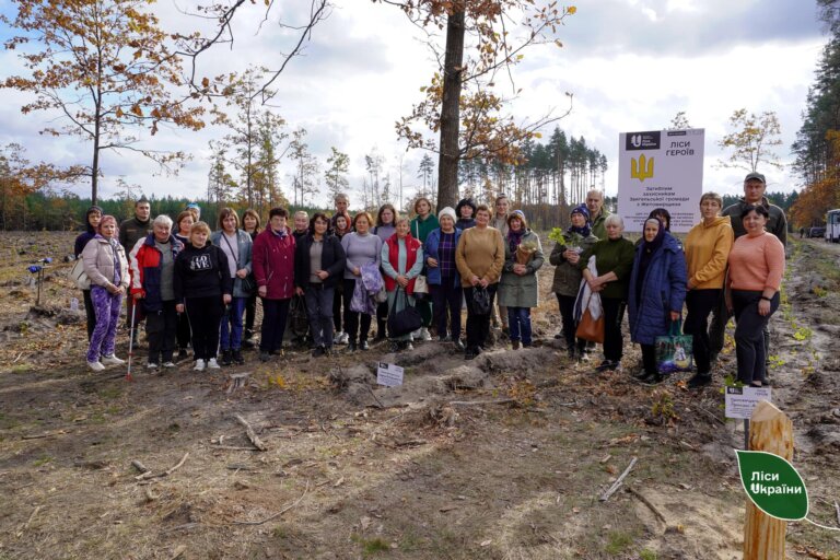 Працівники “Лісів України” висадили понад 40 лісових ділянок на честь полеглих воїнів-лісівників!