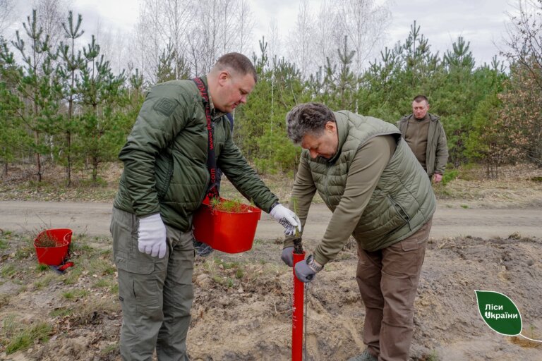 «Лісівники вміють тримати планку та ніколи не знижують обертів – ні в мирний час, ні в період воєнної загрози», – начальник Житомирської ОВА Віталій Бунечко