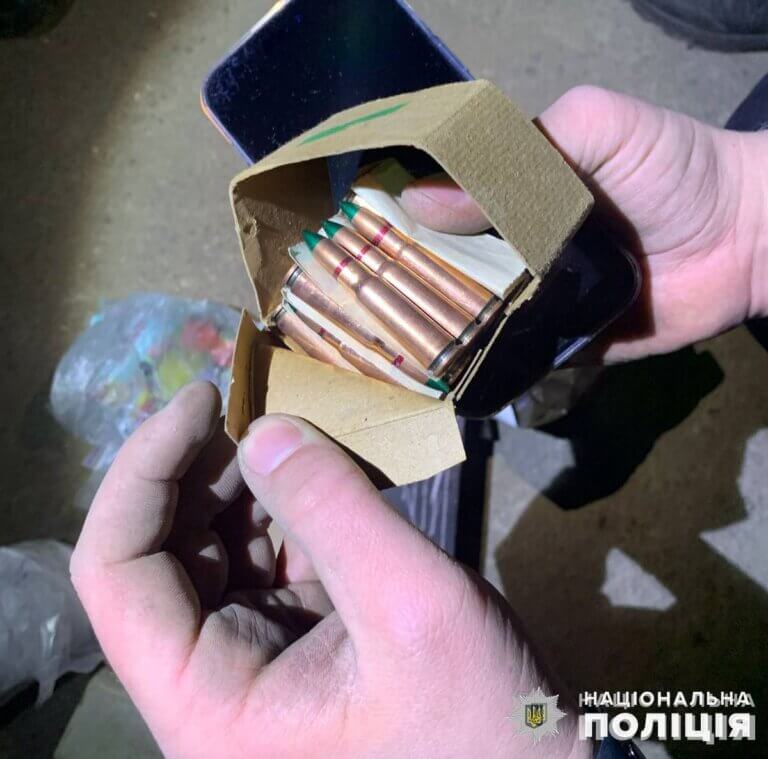 Поліцейські вилучили зброю, боєприпаси та наркотики у жителя Бердичівські району