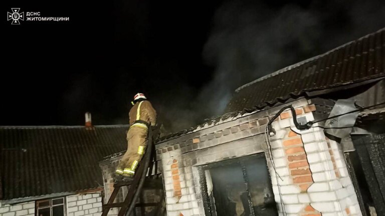 Житомирський район: на пожежі в житловому будинку рятувальники виявили тіло жінки