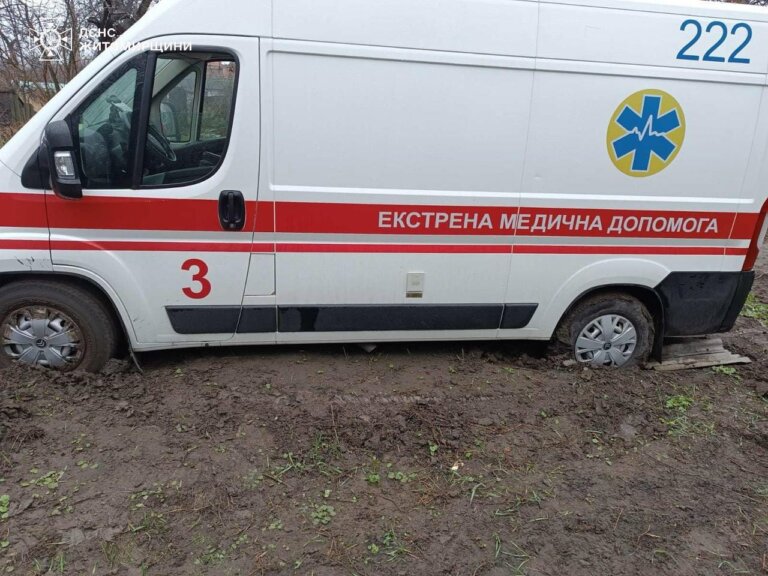 У Бердичеві рятувальники надали допомогу у буксируванні автомобіля швидкої допомоги