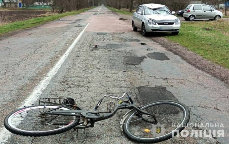 Хорошівські поліцейські встановлюють обставини ДТП з травмуванням велосипедиста