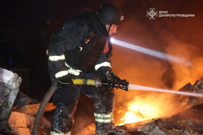 Дніпро: 15 людей постраждали через атаку ворожими безпілотниками