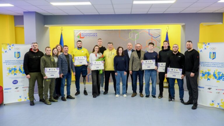 Спортсменам, які прославляють нашу країну на міжнародних аренах вручили грошові сертифікати