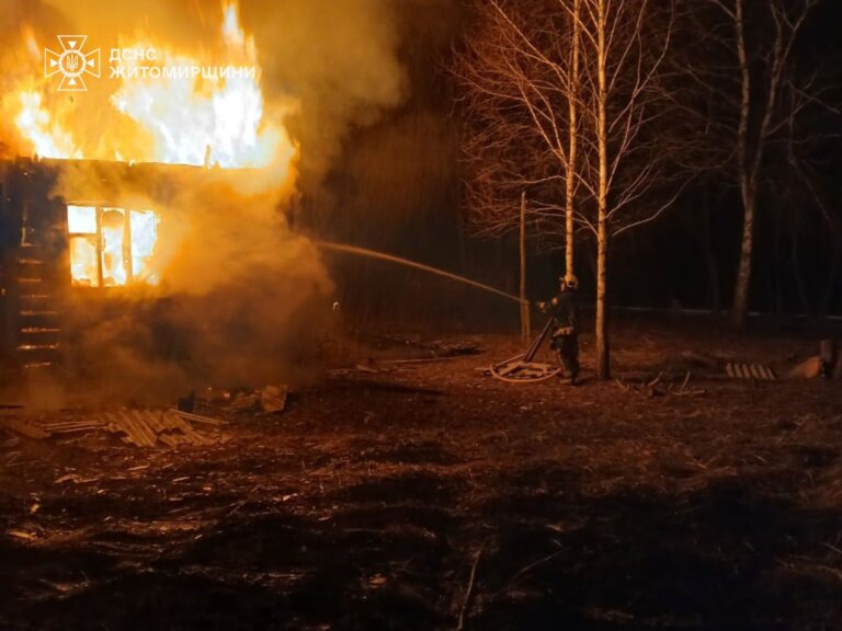 Сьогодні вночі рятувальники залучалися на гасіння приватної оселі у с. Левковичі Коростенського району