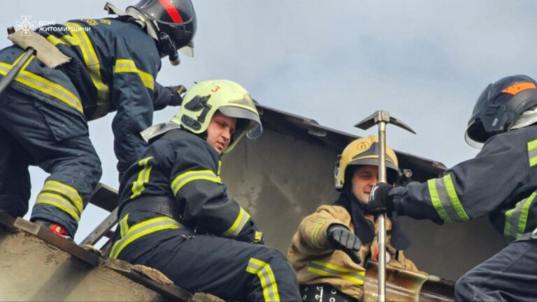 Сьогодні бійці ДСНС оперативно та успішно ліквідували пожежу, що виникла в прибудові у с. Тетерівка