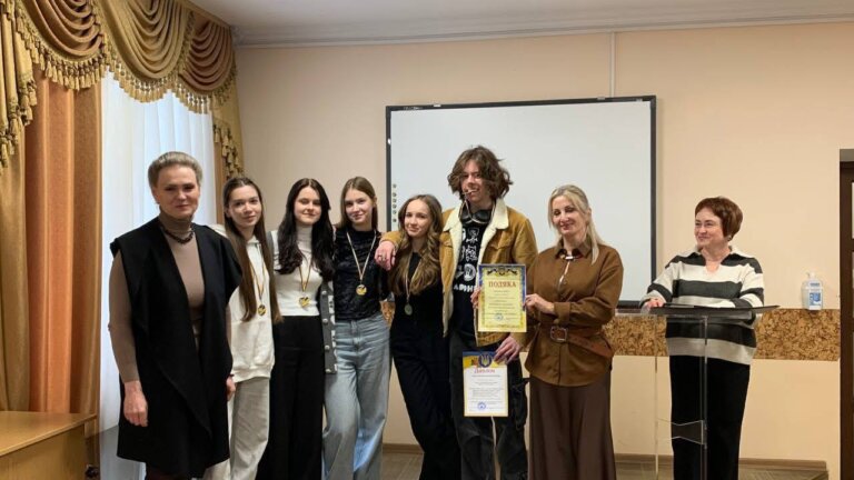 У департаменті освіти відбулося нагородження переможців ІІІ міської інтелектуальної командної гри «Астрономічна вікторина»