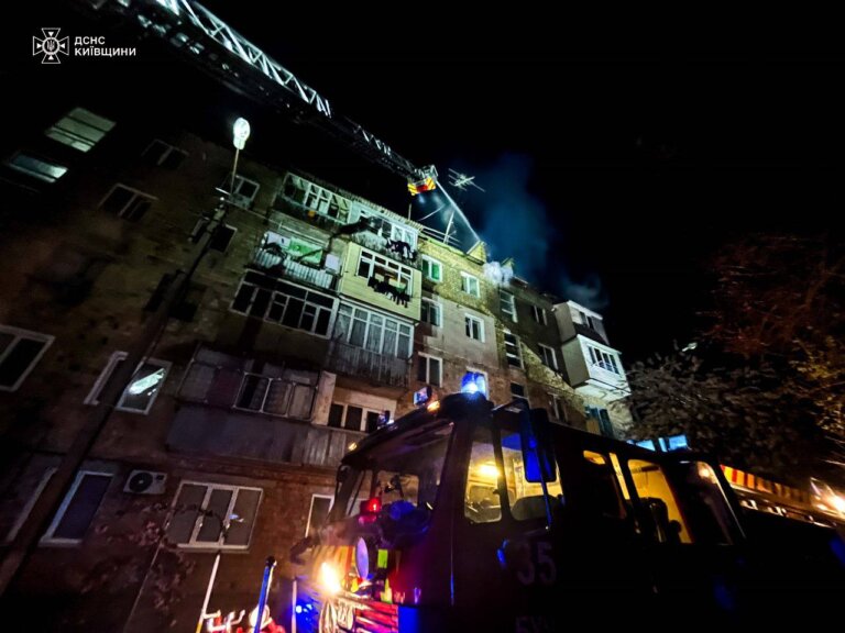 Близько 40 осередків займання ліквідовували рятувальники ДСНС цієї ночі в 9 регіонах країни