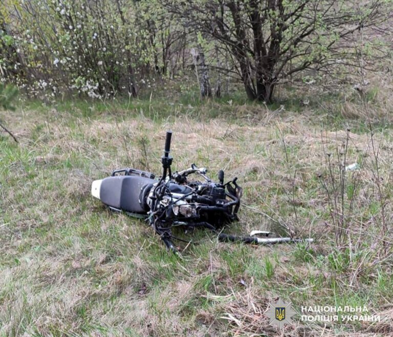 Поліцейські Олевщини з’ясовують обставини загибелі мотоцикліста у ДТП