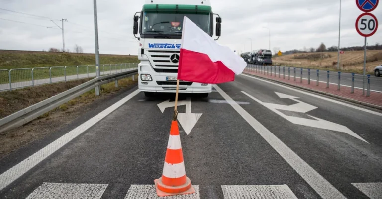 Польські перевізники анонсували блокаду на кордоні з Україною