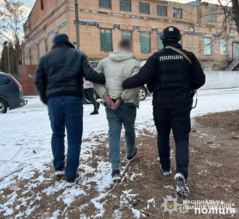 Викрали та катували односельця: слідчі відправили на лаву підсудних трьох жителів Звягельщини
