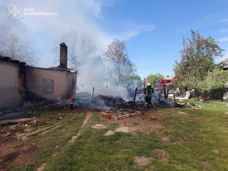 На Звягельщині під час пожежі у приватному будинку травмувалась жінка