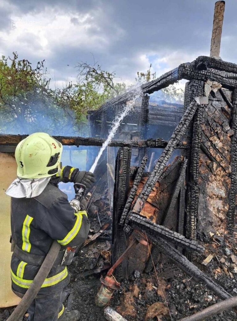 В Житомирському районі під час пожежі у приватному будинку травмувався чоловік