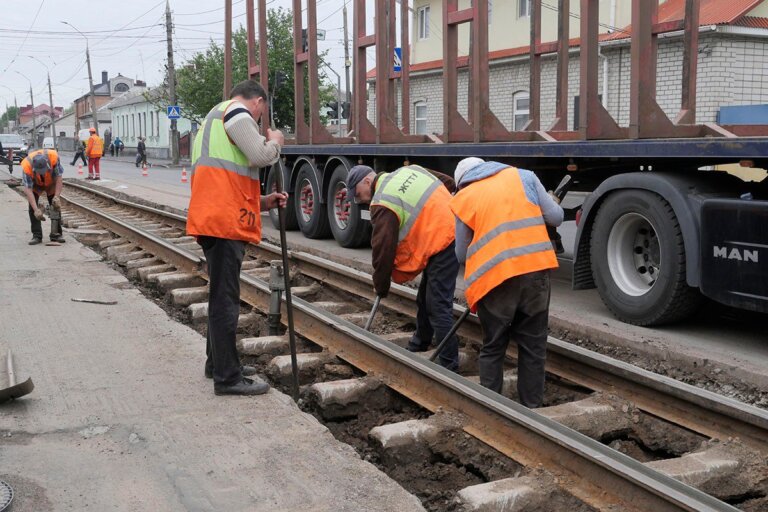 ЖТТУ трохи скинуло завісу таємниці зі своєї роботи та показало як проводить заміну трамвайних колії