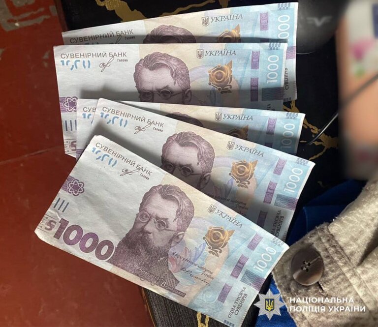 Обікрала 81-річного пенсіонера: у Житомирі поліцейські викрили у злочині «соцпрацівницю»