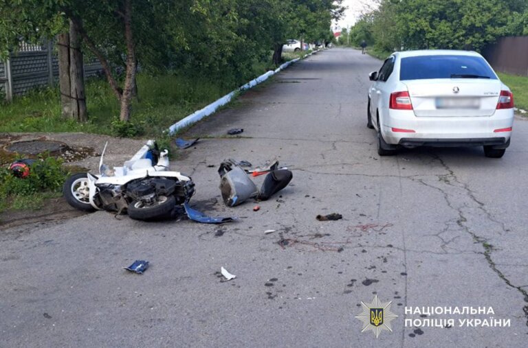 Поліція встановлює обставини ДТП в Брусилові: травмовані неповнолітні водій мопеда та його пасажир