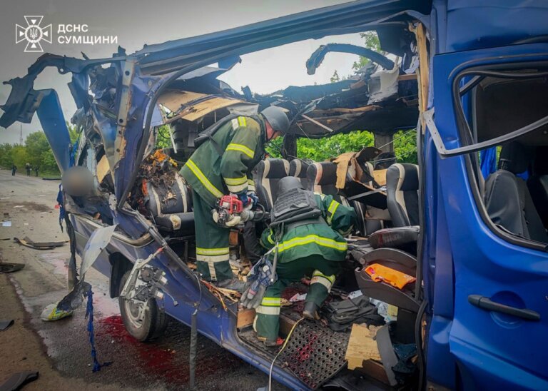 На Сумщині ворог атакував рейсовий автобус, 9 загиблих та 4 поранених – розпочато слідство