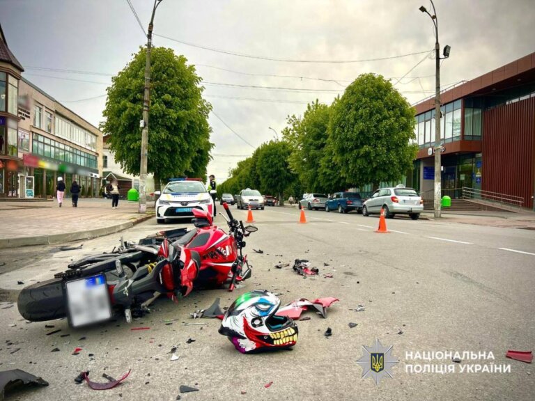 Поліцейські розслідують ДТП у Звягелі