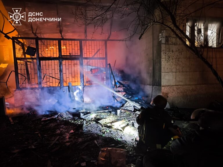 Черговий російський удар по Донеччині: рятувальники ліквідували наслідки атак у Лимані та Краматорську