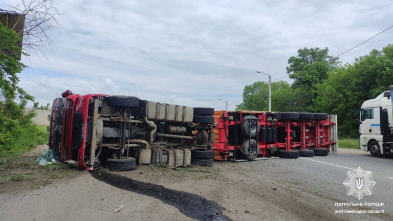 До уваги водіїв! Житомирська область: на автодорозі М-21 рух транспорту частково ускладнений в обох напрямках