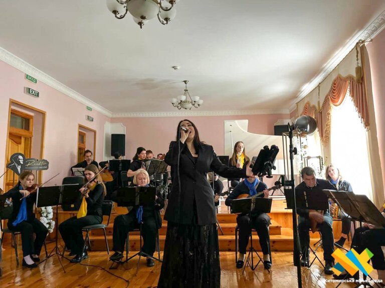 Музика, що освітлює: концерт оркестру «BRAVO» пройшов без світла
