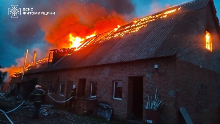 Вчора вночі рятувальники ліквідували пожежу у приміщенні деревообробного цеху