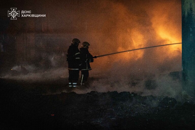 Харківщина: нічна масована атака російських БпЛА спричинила масштабні пожежі, є загиблі та поранені цивільні