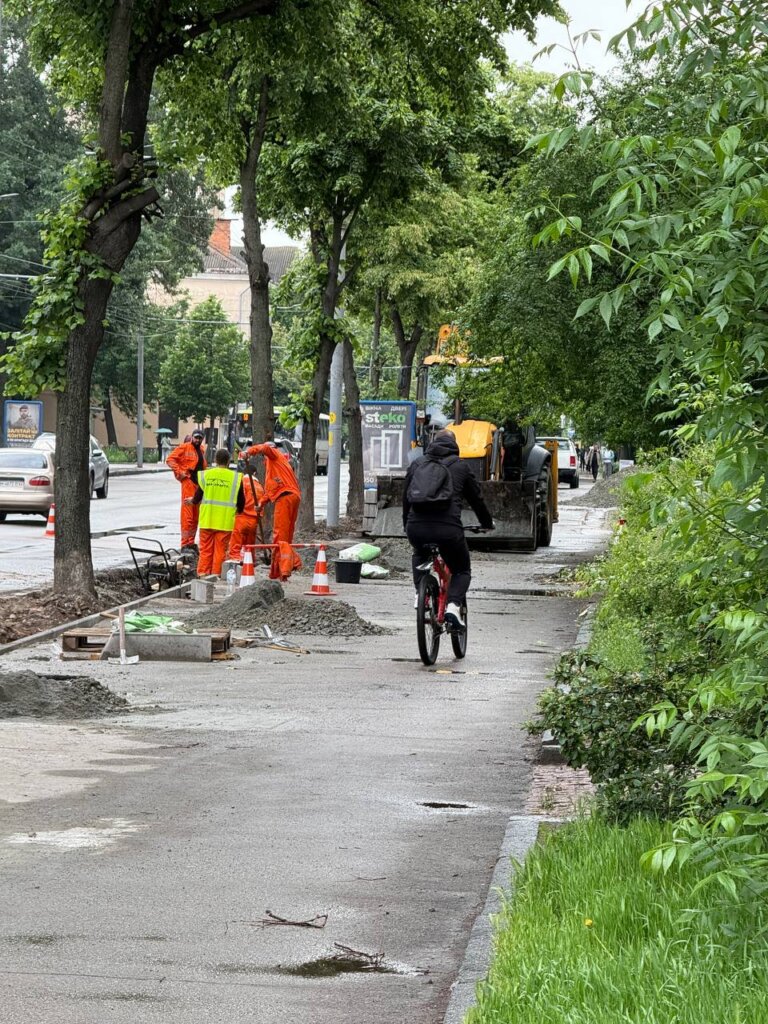 «Безбар’єрний маршрут» по Київській, — а чи стане краще?