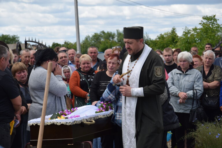 Оліївська громада попрощалася з Героєм Олександром Крючковим