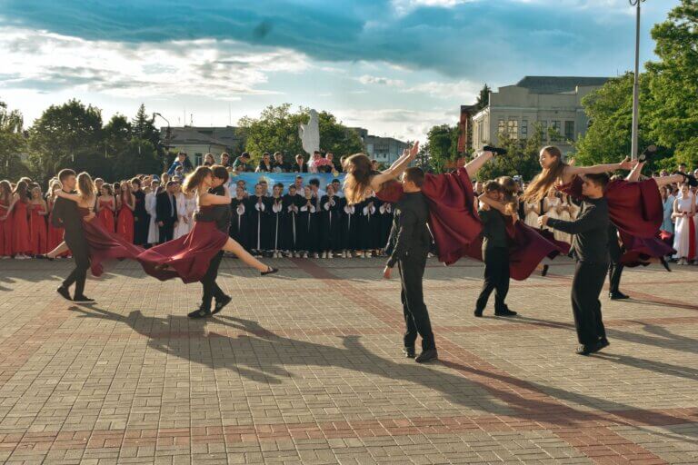 «Коростенський вальс – 2025»: прощальний танець юності. ФОТО