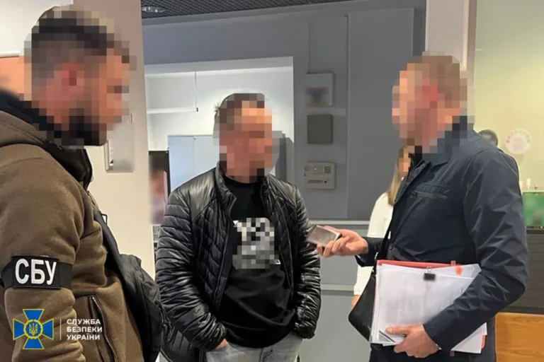 До суду скеровано справу стосовно двох депутатів та посадовця сільради, яких викрили на хабарі понад 1 млн грн