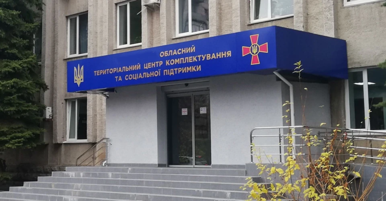 Чоловік ЗАГИНУВ після втечі з бусу ТЦК – трагедія у Києві