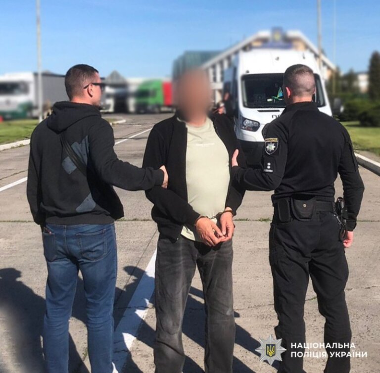 Підозрюваного у тяжких злочинах жителя Житомирщини розшукали в Німеччині: поліцейські завершили розслідування