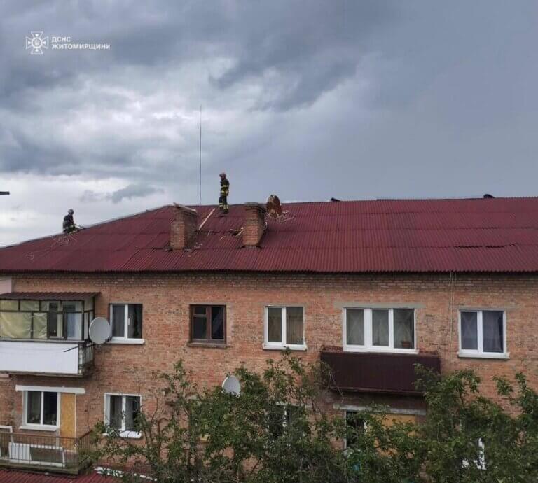 Рятувальники Житомирщини відновлюють життя після обстрілів