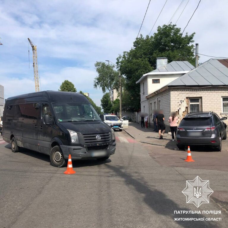 До уваги водіїв! ДТП з потерпілими на перехресті вулиць Довженка та Святослава Ріхтера