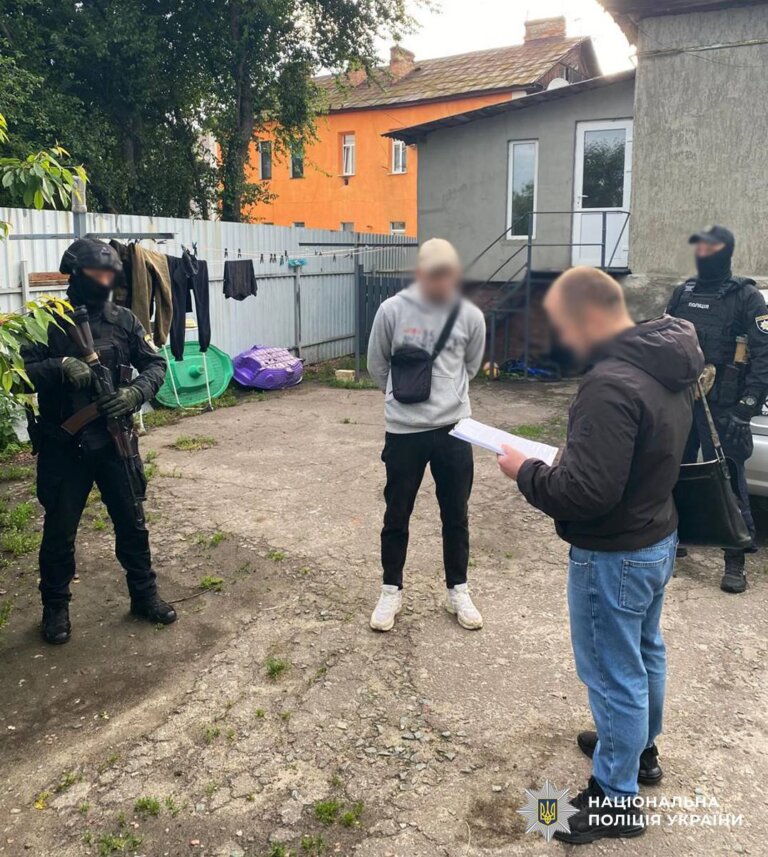 На Житомирщині поліцейські викрили батька та сина в шахрайстві на понад 1,5 млн грн