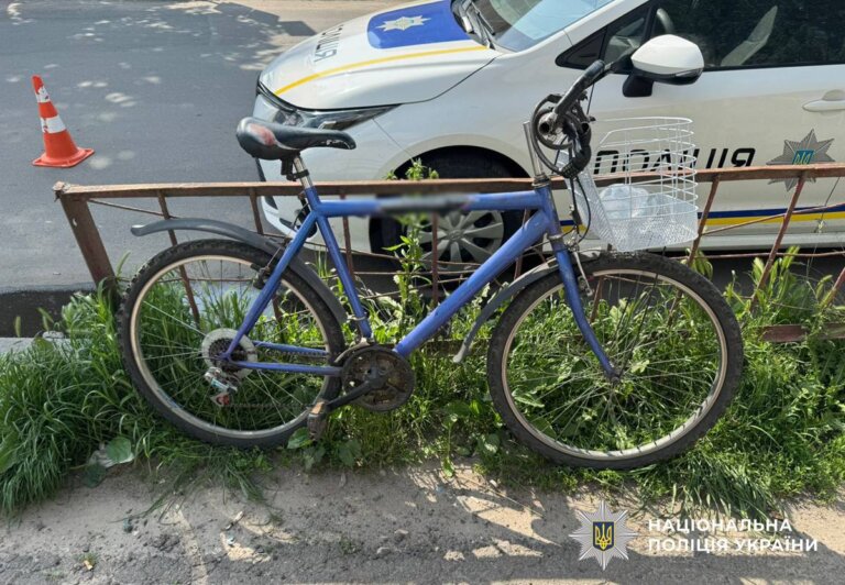 Бердичівські поліцейські встановлюють обставини травмування жінки велосипедистом
