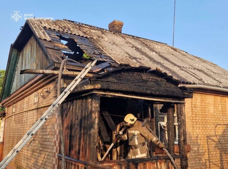Пожежа у Коростишеві: вогнеборці врятували людину!