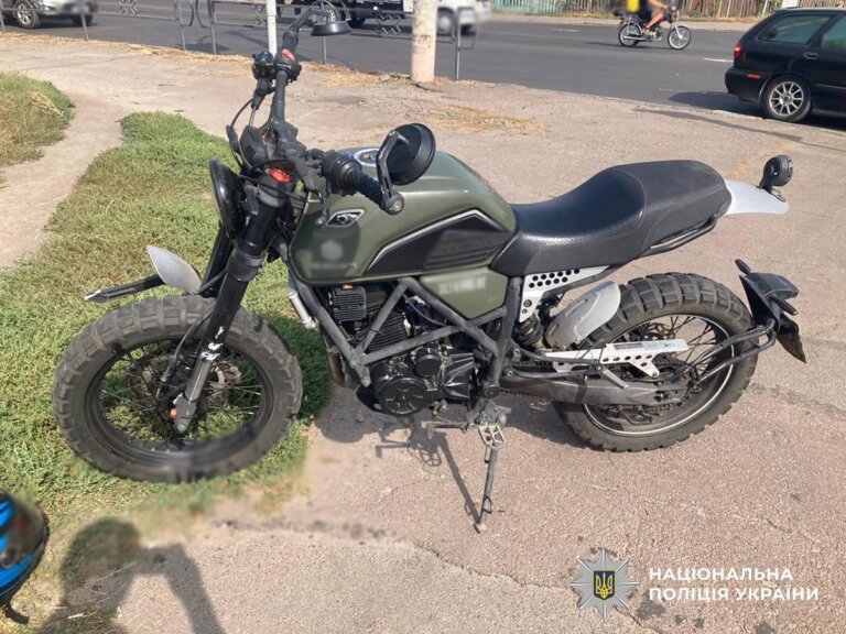 Житомирські слідчі додатково встановлюють свідків ДТП, в якій травми отримав мотоцикліст