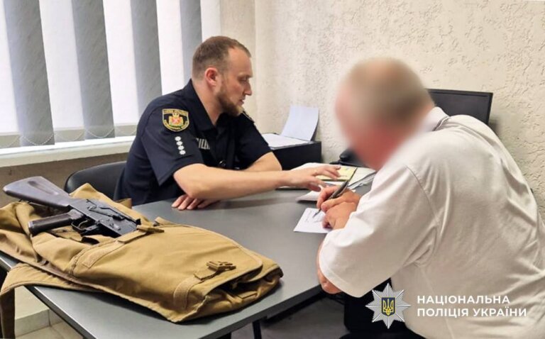Житомирські поліцейські продовжують кампанію з декларування зброї та боєприпасів
